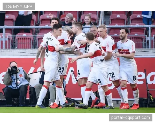 斯图加特客场2-0战胜门兴格拉德巴赫，稳固积分榜第三位置