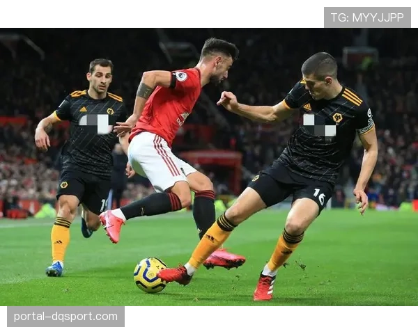 场边花絮：国米教练席因一次快速反击未形成射门，向场内高声呼喊指示